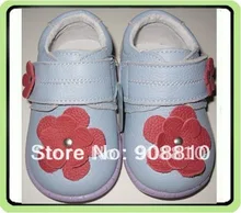Niñas zapatos de bebé de cuero genuino azul con flores de color rojo púrpura suela niños zapatos florales de primavera otoño 2017 venta SandQ bebé