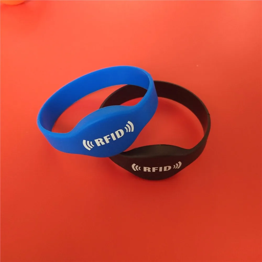 125KHZ EM4305 Rewritable RFID Bracelet Silicone Wristband Copy In Access Control Card  