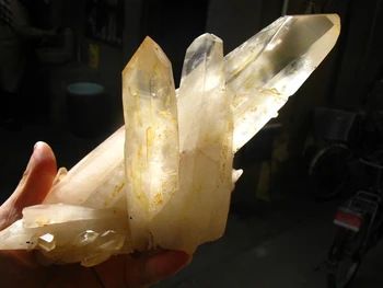 

1280g clear natural rock quartz crystal cluster original