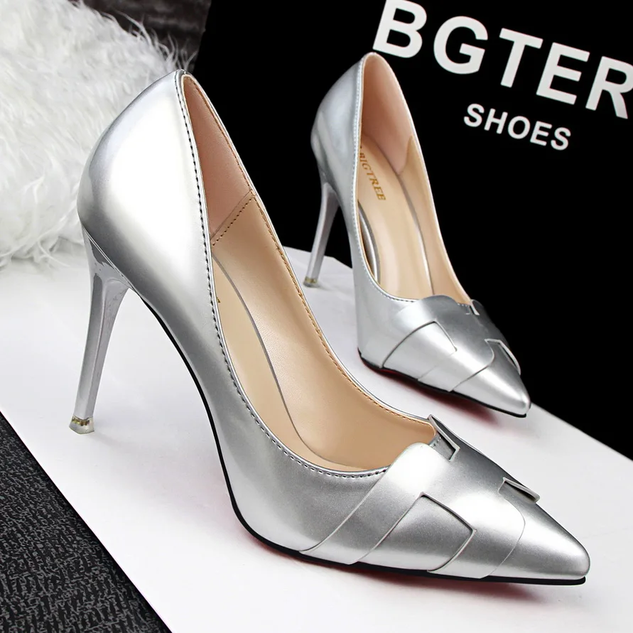 

Europe and the United States new beautiful with patent leather pointed high heels fashion high heels side empty women's shoes.