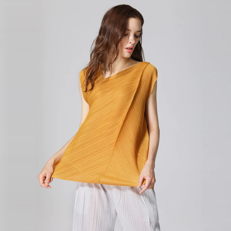 Женская футболка Changpleat однотонная облегающая без рукавов с треугольным вырезом