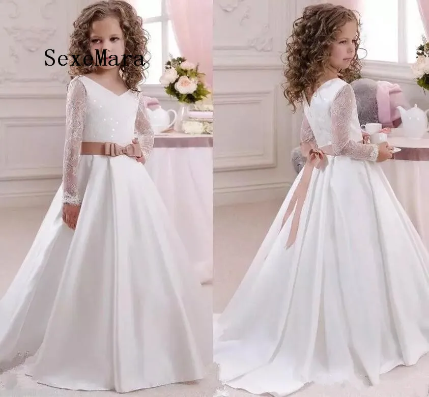 Nieuwe Witte Lange Mouwen Bloem Meisje Jurken Princess Gown V-hals Floor Lengte Pageant Met Boog Sash Meisjes Eerste Communie jurk Nieuwe Witte Lange Mouwen Bloem Meisje Jurken Princess Gown V-hals Floor Lengte Pageant Met Boog Sash Meisjes Eerste Communie jurk
