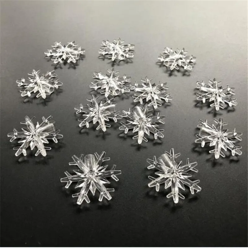 

wholesale 1000 pcs of plastic snowflake