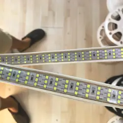 276 светодио дный s/m SMD 2835 Светодиодные ленты 220 В 240 В Водонепроницаемый три строки светодио дный ленты, веревки света теплый белый