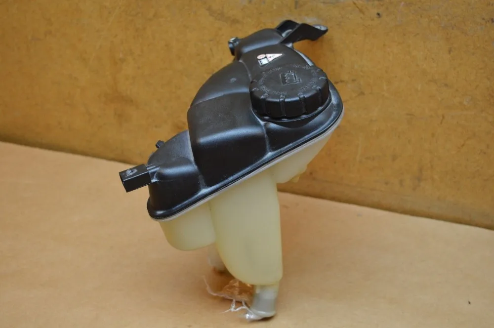 

Expansion Tank for R-CLASS W251/V251 2515000049