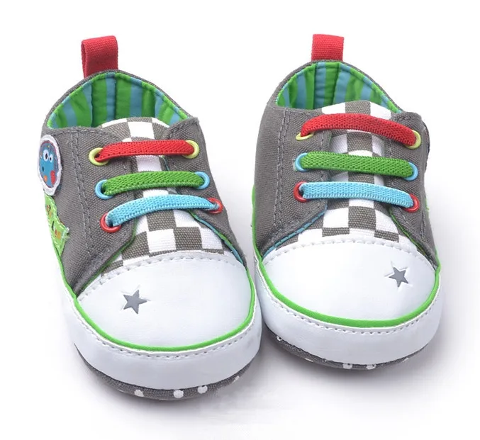 Обувь с рисунком лягушки для маленьких мальчиков новые модные Сникерсы для сезона весна-осень для малышей, Милые Первые ходунки