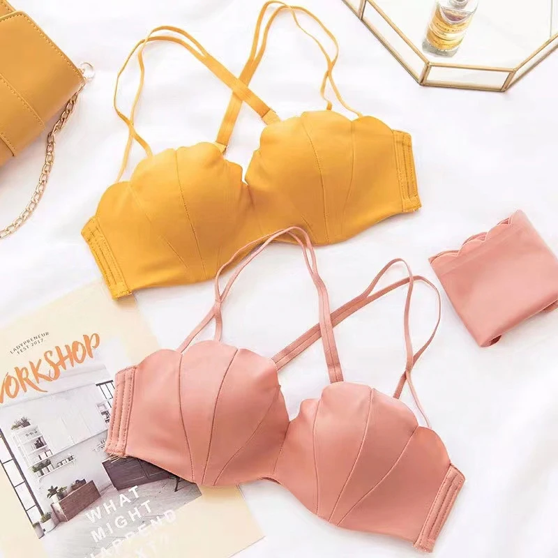 

DERUILADY Sexy Cross Backless Bralette Comfort Breathable Adjusted Wireless Bras For Women Push Up Seamless Bra Ladies Lingerie