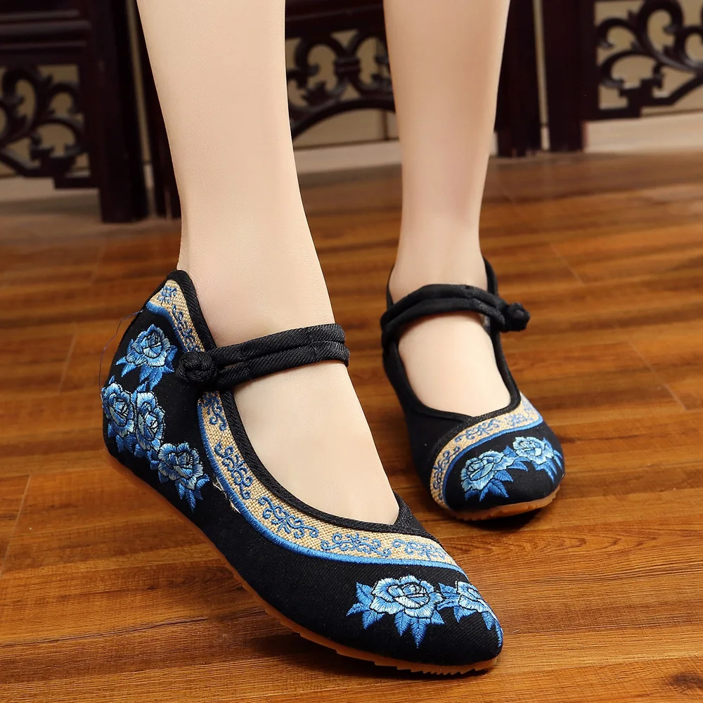 

2018 Fashion Shoes Women Spring Spring Chinese Mary Janes Flat Casual Canvas Embroidered Comfortable Flower Pointed Toe Shoes