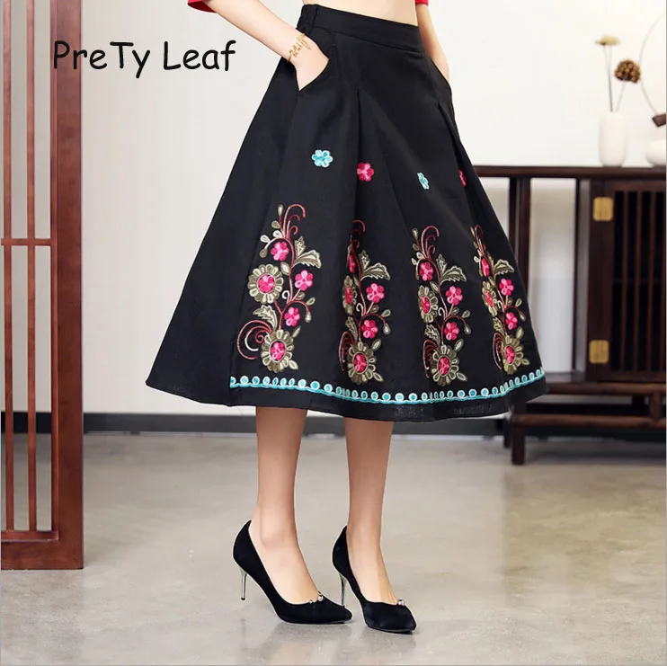 Весеннее платье с вышивкой в этническом стиле