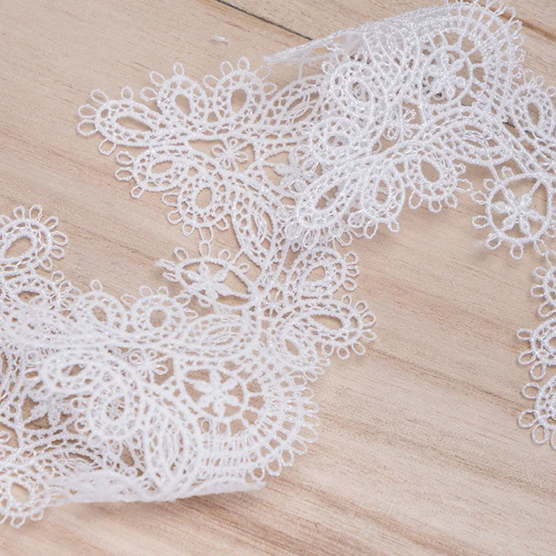 Light ivory guipure lace