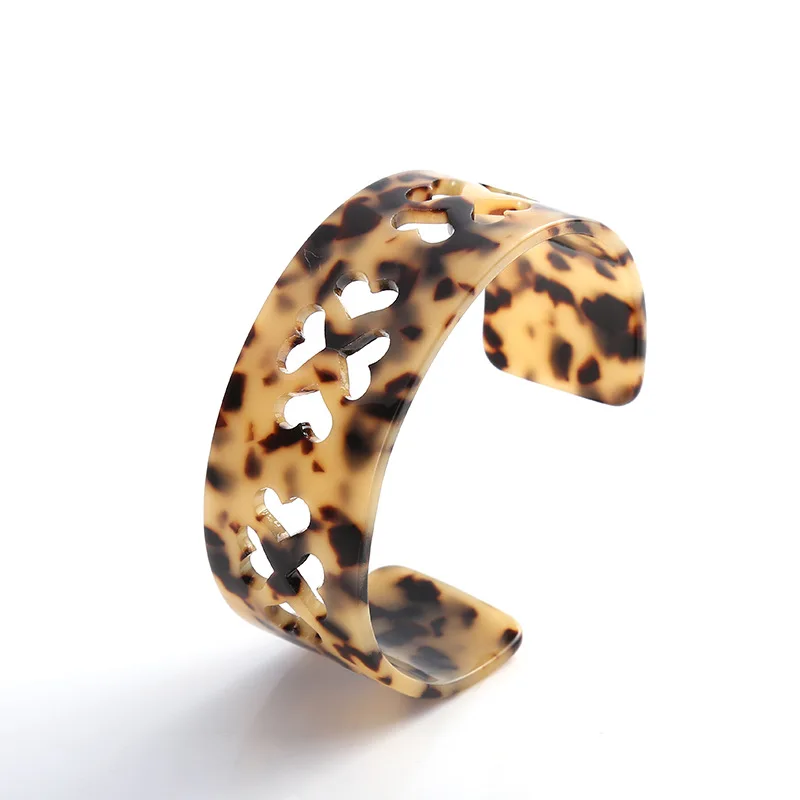 

Tortoiseshell Bracelet Retro Palace Style Face Leopard Print Bracelet Trend Exaggeration Acetate Sheet Hollow Bracelet for Women