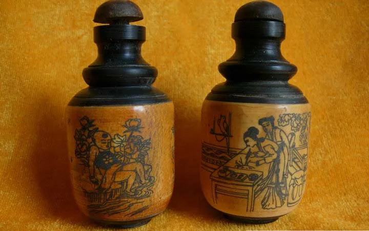 

Natural bovine bone inlaid ebony exquisite beauty child pornography diagram snuff bottle