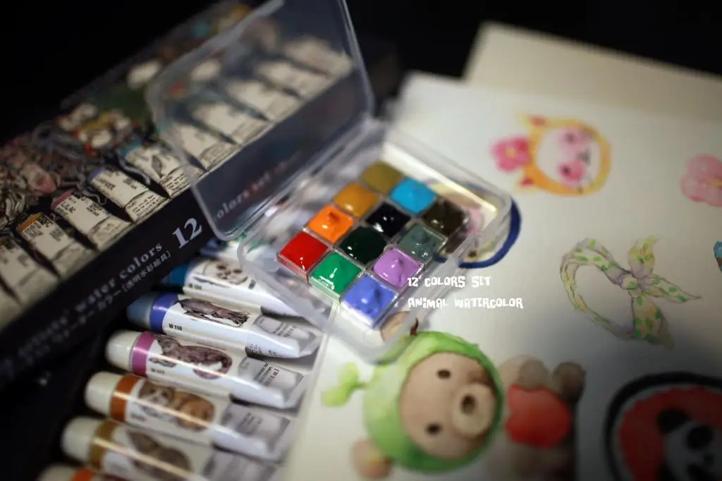 

Japanese DefeatedHolbein Hb Animal Watercolor 12 Colors Transparent Watercolor Sub split trial Package