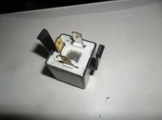 

Hazard Turn Signal Lamp Flasher Relay for Mitsubishi Montero Shogun Sport Pajero Galant MR252921