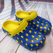 Летний Для мужчин сандалии дважды цветные пляжные отверстие обувь Баотоу Нескользящие новые летние сандалии на платформе