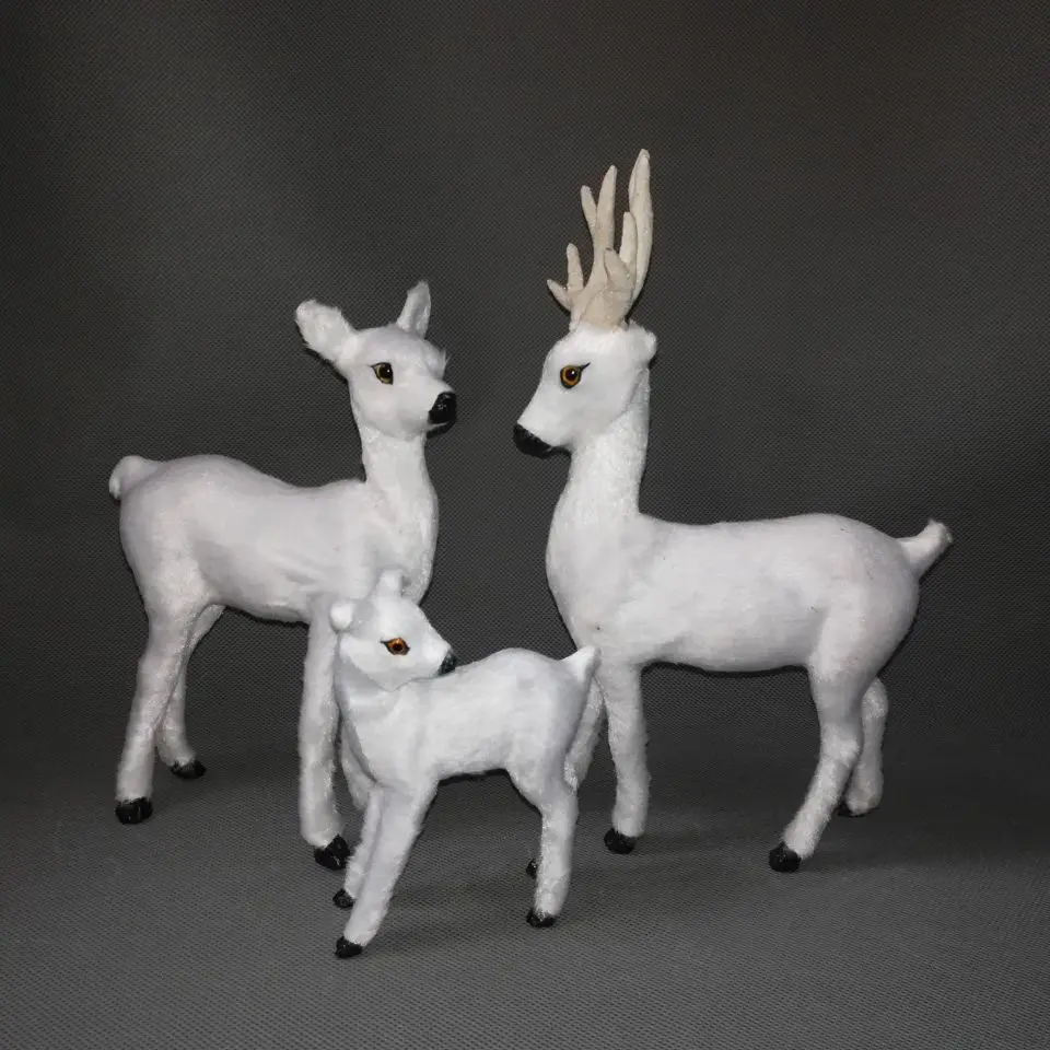 jouet-cerf-sika-blanc-en-polyethylene-et-fourrure-modele-famille-de-cerfs-accessoires-de-decoration-cadeau-modele-h0859