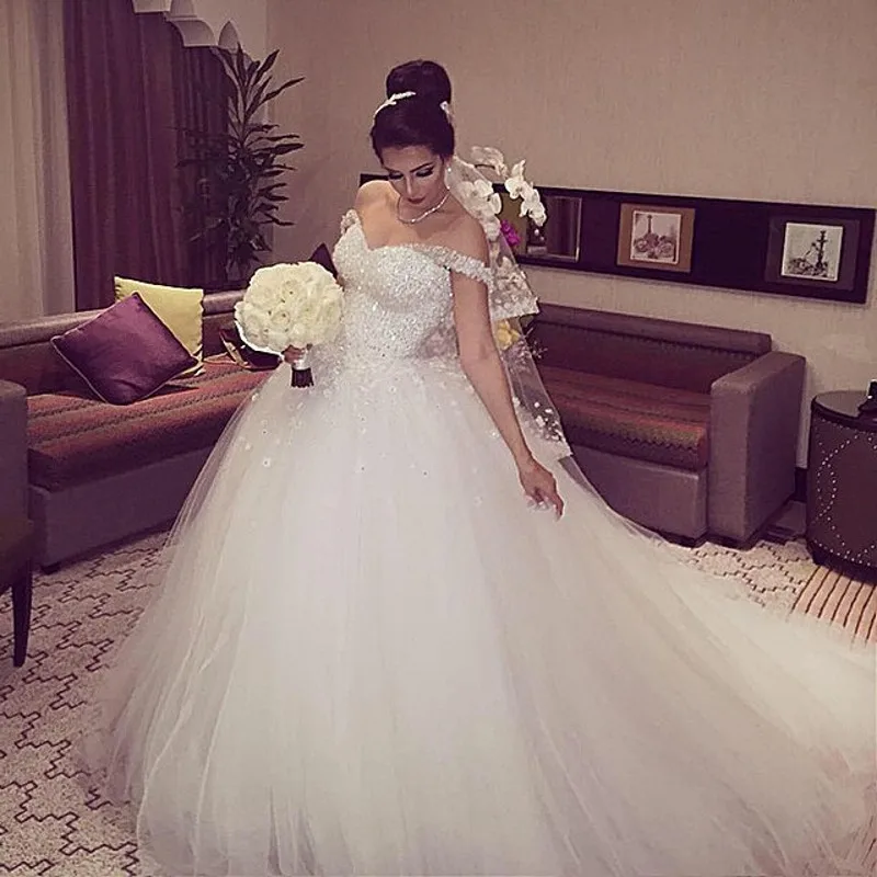 

2019 Luxury Elegant Ball Gown Vintage Weding Dresses Cap sleeve Beaded Applique Wedding Dresses V-neck Lace-up Back Bridal Gown