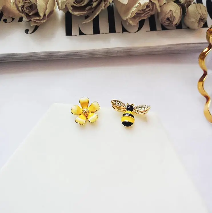 AOMU, новинка, Корея, желтый цветок с крыльями пчелы, ассиметричные кристаллы, штифт с насекомым, серьги для женщин, подарок для девушек - Окраска металла: B  1.5 cm