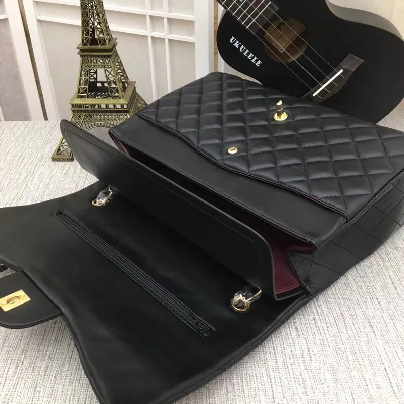 

The latest women's bag, high-end quality fashion single shoulder bag, 100% leather.