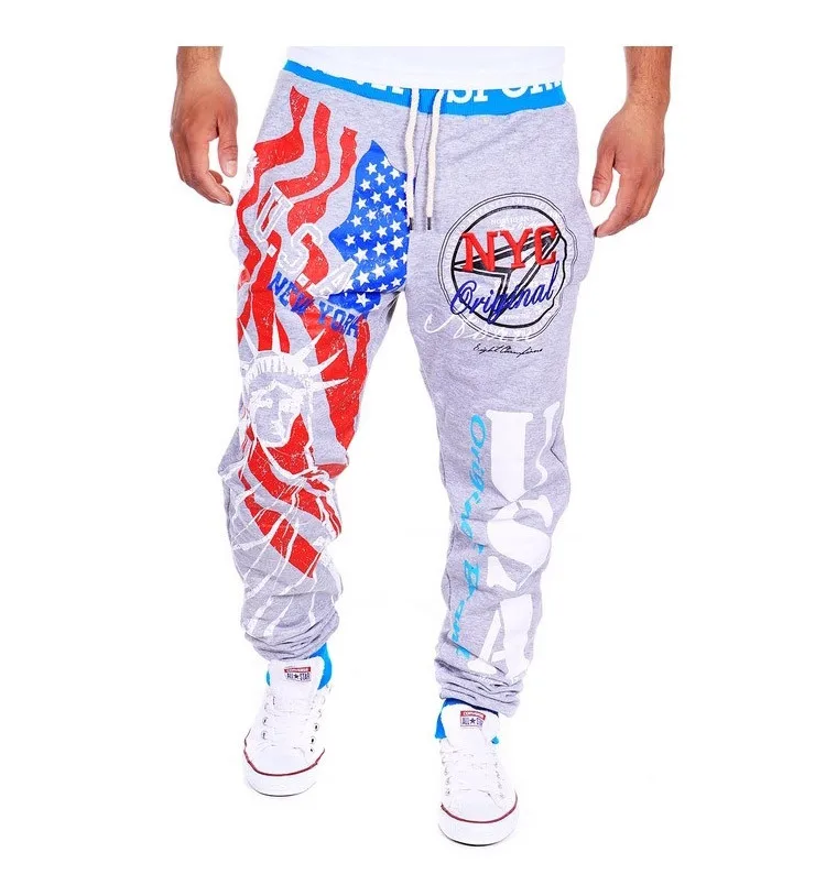 Спортивные брюки с принтом. Спортивные штаны американского флага. Принт на штаны. Американский стиль спортивных штанов. Штаны спортивные мужские итальянский флаг.