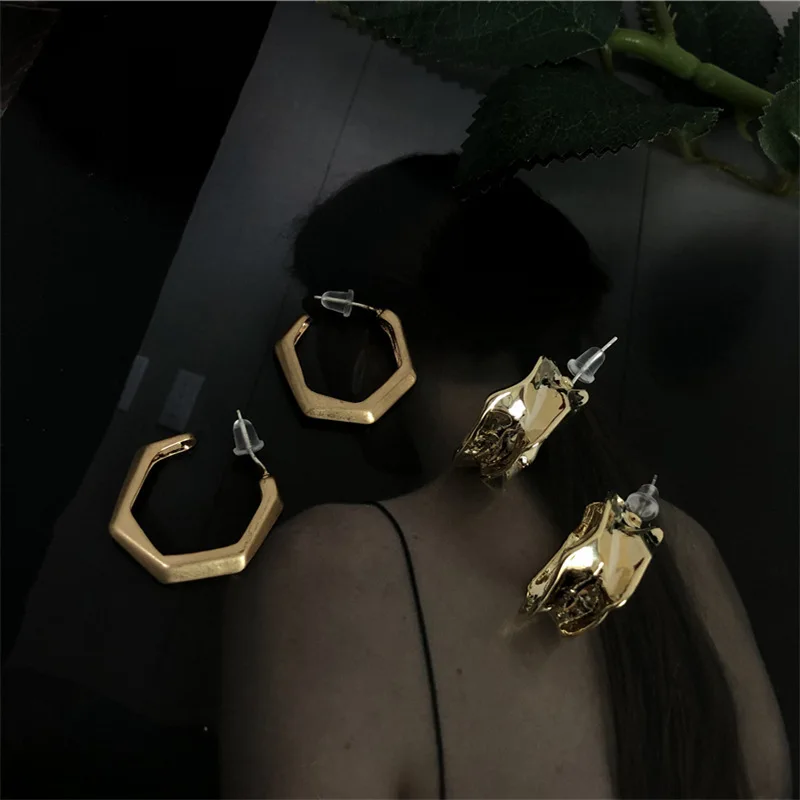 

Rongho Baroque Vintage Metal Draped Gold Geometric Earrings for Women Gothic Jewelry Femme Irregular Rhombus Circle Earring