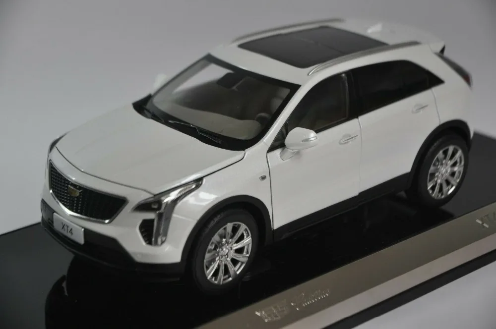 1:18 литая под давлением модель для GM Cadillac XT4 оранжевый внедорожник 2018 Игрушечная машина из сплава миниатюрная коллекция подарки XT