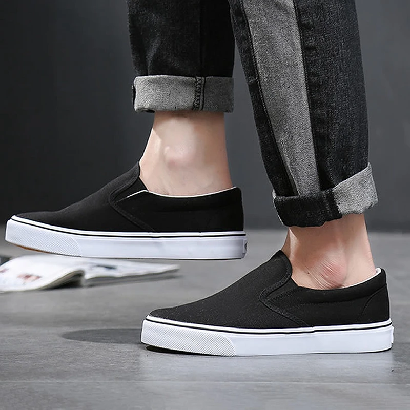 Cena Czarne białe solidne męskie obuwie proste płótno męskie mokasyny 2019 wysokiej jakości antypoślizgowe wygodne buty wulkanizowane Man Flats