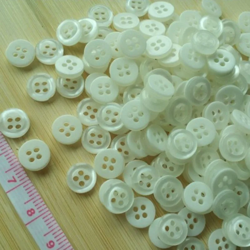 

500pcs , 4 holes decoration Round button Pearlized cream white clothing buttons for shirt