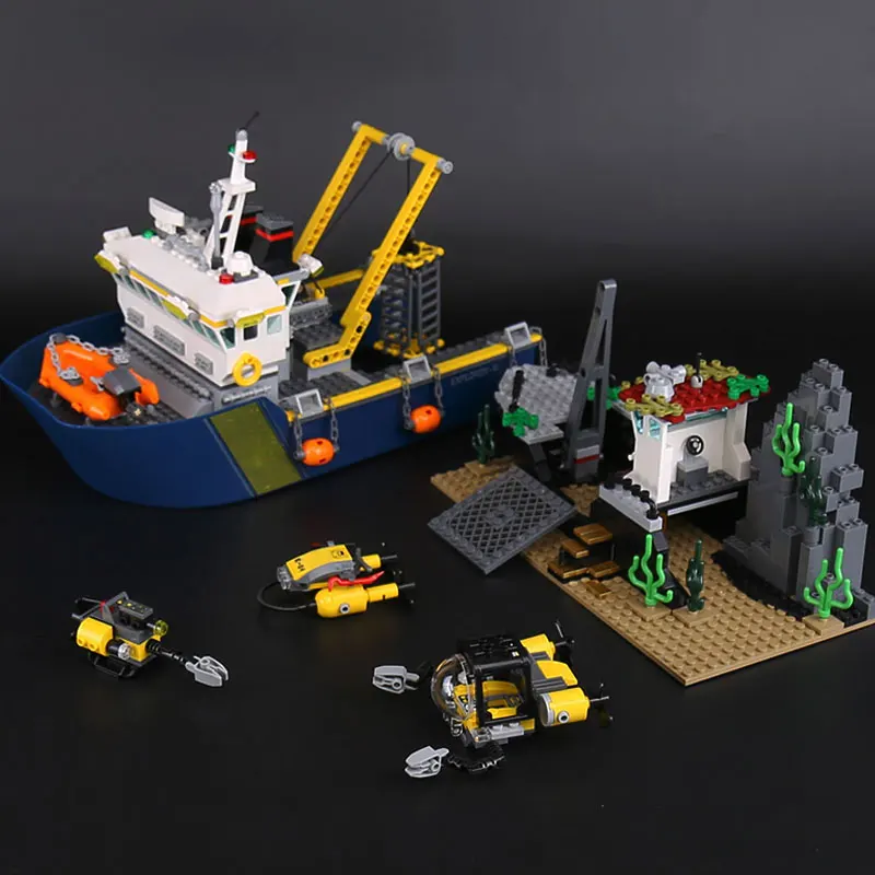 

LEPINE 774Pcs CITY Series Deep Sea Exploration Vessel Ship Model Building Blocks Brick Educational Toys for Children 60095