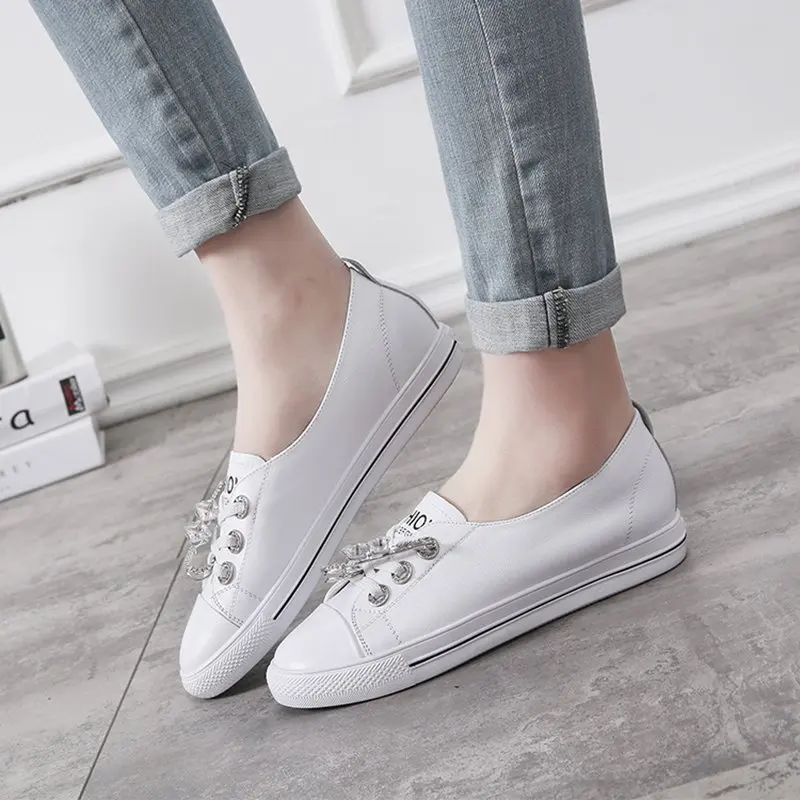 

2018 spring and summer hot explosions rhinestone pin shallow mouth leather a pedal flat casual shoes women white shoes female.
