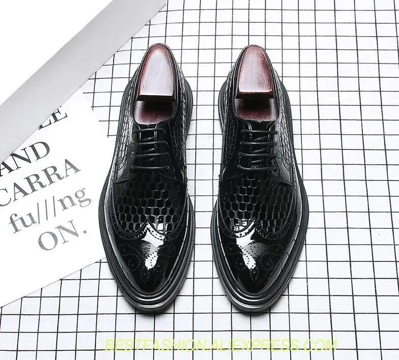 

Brogue Dress Shoes Men Summer platform Height Increasing Shoes Smart Casual Pointed Toes Snakeskin Carved Brogue Lace Up