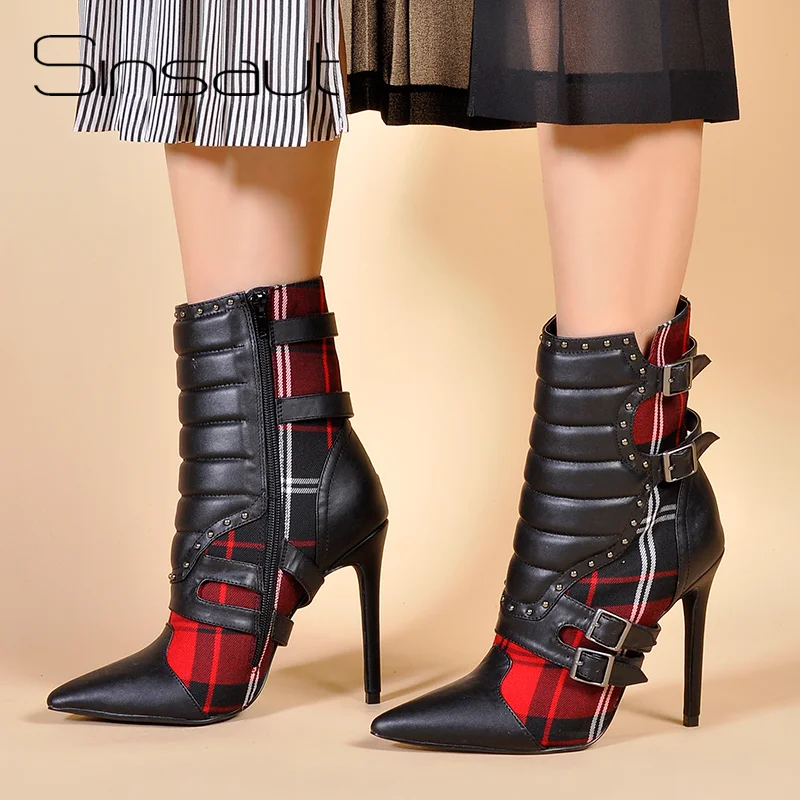 Sinsaut/женские ботильоны на высоком каблуке; женские ботинки с острым носком; женские красные ботинки в клеточку; ботинки в байкерском стиле