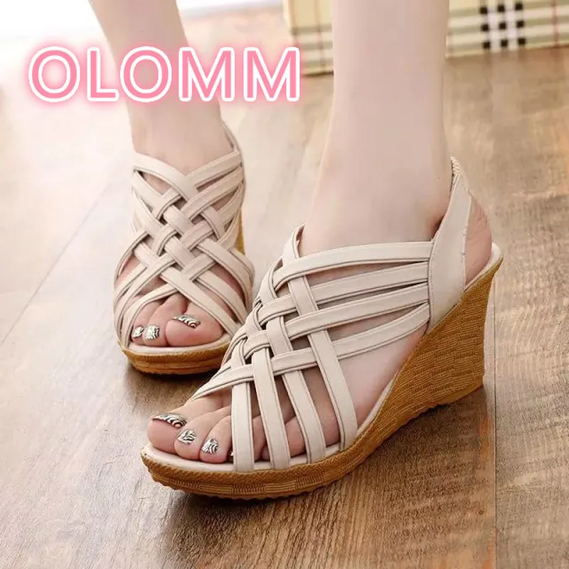 

2019 Summer new slope and pine cake bottom height and waterproof platform thick bottom Roman women sandals