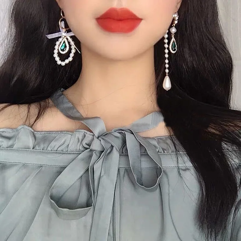 MENGJIQIAO Новые корейские элегантные серьги-капли с зеленым кристаллом и жемчугом, круглые серьги с бантом для женщин, асимметричные ювелирные изделия Oorbellen