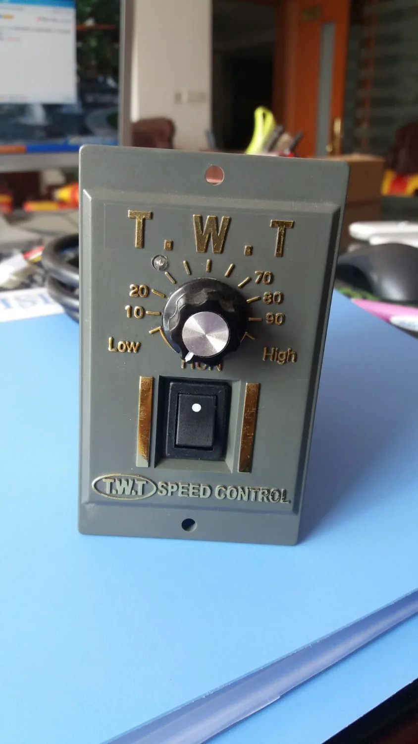 

Free Shipping 25W US-52 AC 220V 50Hz Gear Motor speed regulator controller