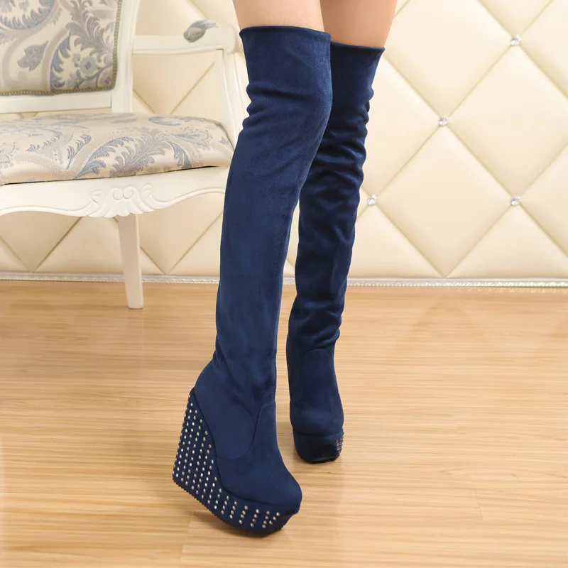 JOYHOPY/осенне-зимние сапоги выше колена; женские сапоги до бедра на танкетке и платформе; женские эластичные сапоги с заклепками на высоком тонком каблуке - Цвет: Deep Blue 14cm