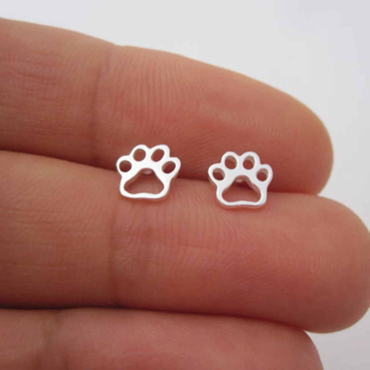 Hollow Cute Pet Ear Stud Earring Shellhard Charming Cat Dog Paw Print Earrings Female Brincos Fashion Jewelry Accessories