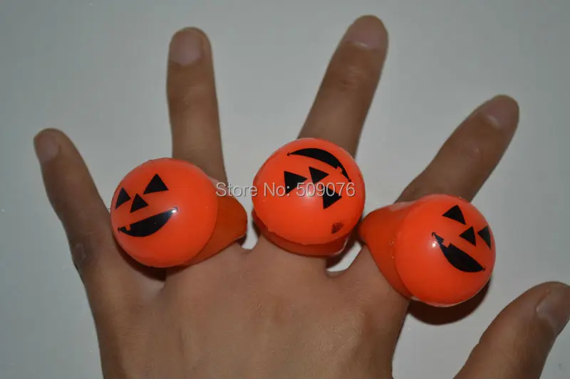 

Free shipping 24pcs/lot Fun Party Favors Flashing pumpkin Party Finger Rings LED Light up Dark Halloween Party Supplies Gift