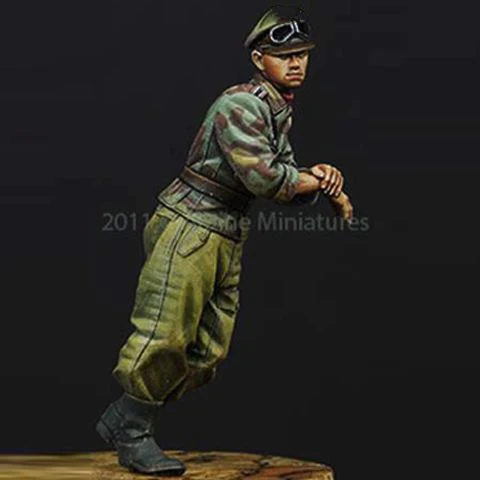 

1/35 Resin Figure Building Kit Tank commander