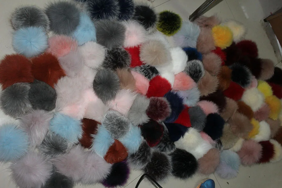 Nature Fur Pompom Fur Pom With Button DIY Fox Pompom Balls  Fur Pompon Fox Raccoon Pom Pom For Scarves Hats Bags  Accessories