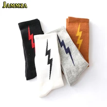 В европейском стиле в стиле "хип-хоп" Для женщин, хлопковые полосатые носки Lightning скейтборд с узором Стиль Мода Harajuku цвет черный; подчеркивают индивидуальность в Корейском стиле Красивая прочная Sokken