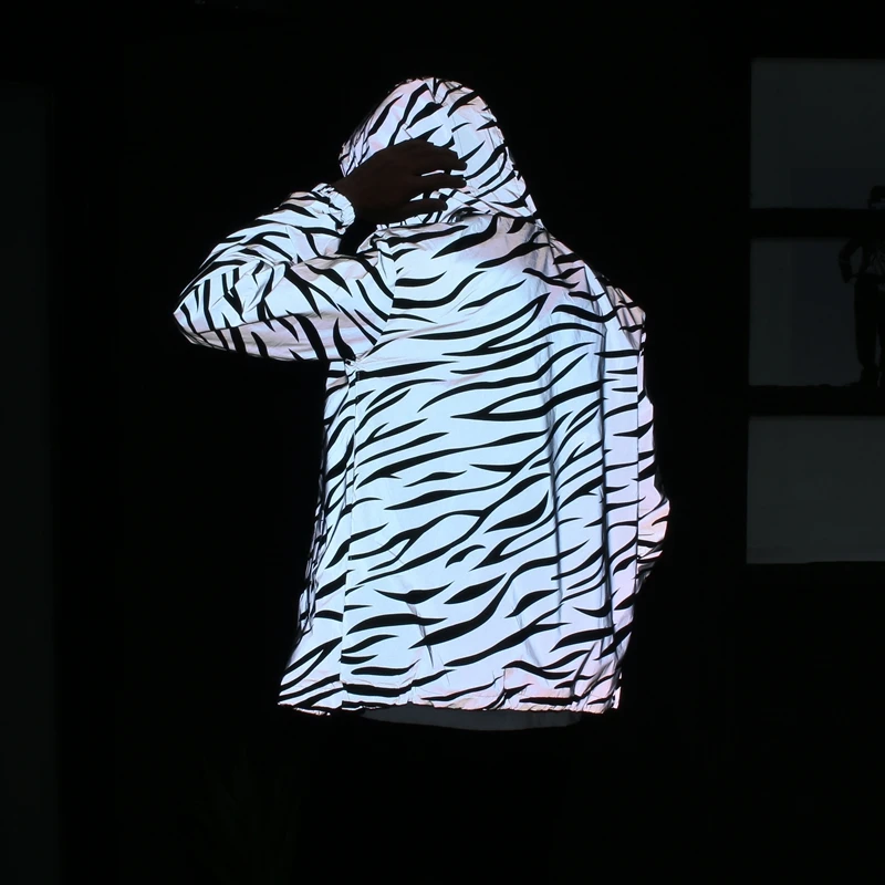 

Men Spring Autumn Fashion Korea Style Reflective Light Luminous Zebra Pattern Stripe Hooded Jacket Male Casual Thin Jacket Coat