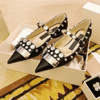 

2019 New chaussures femmes Luxury Crystal Bling Shoes women Spring Pointed Toe Buckle designers flat Wedding Dress shoes women