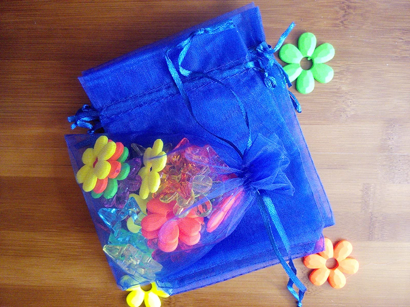 100pcs 7*9cm 로얄 블루 오간자 선물 가방 보석 포장 디스플레이 가방 팔찌/목걸이 미니 원사 가방, 끈 파우치