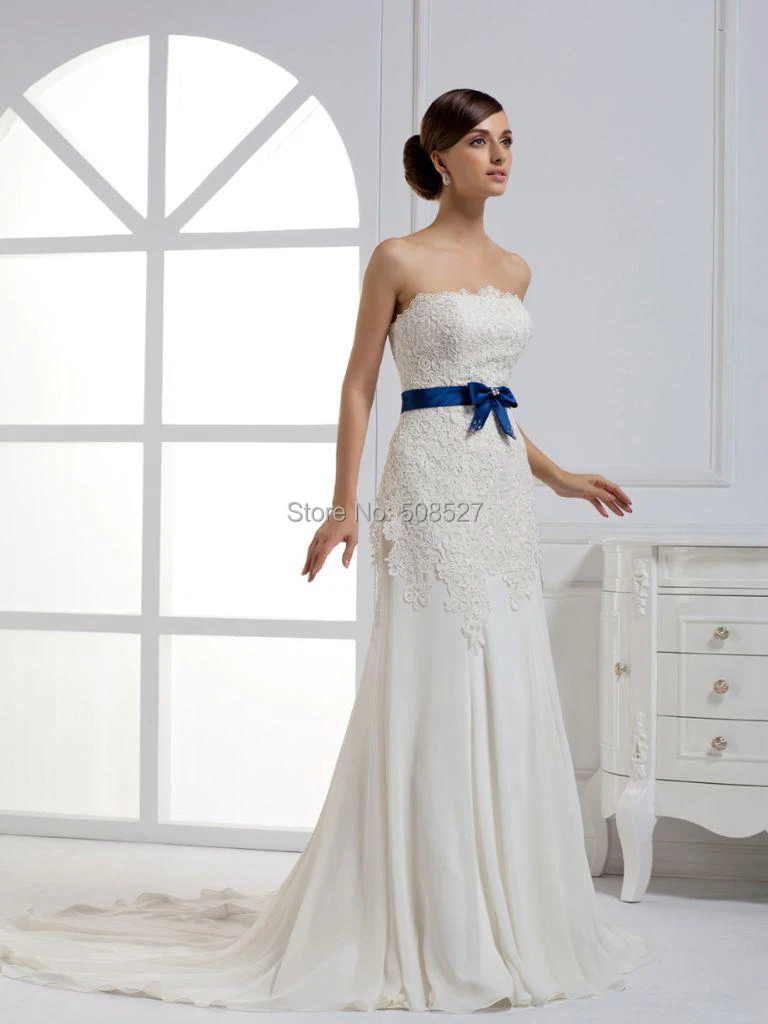vestido de noiva com faixa azul