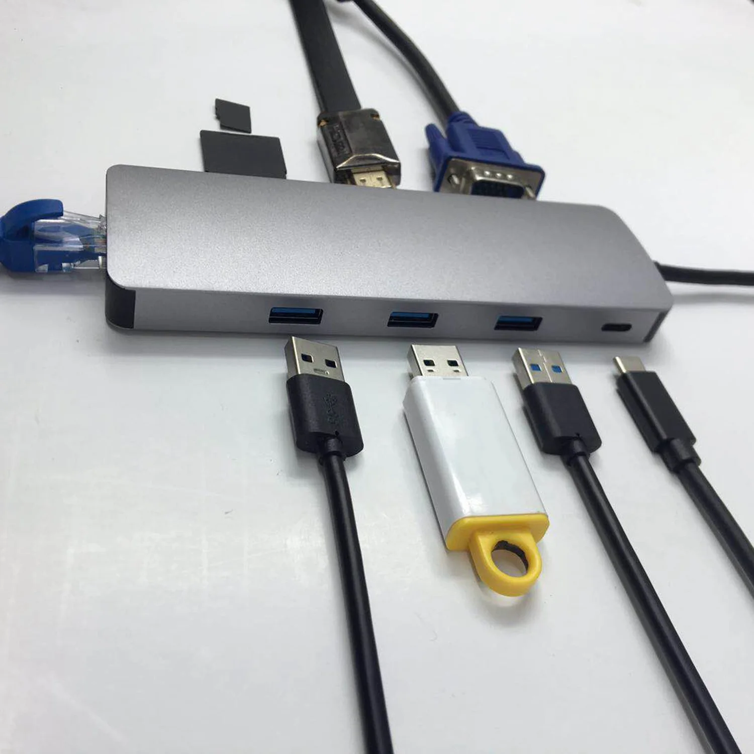 Тип-c-концентратор+ Hdmi+ Vga+ Rj45+ тип-c(зарядка+ передача данных)+ Sd/Tf Одновременное чтение 3,0 карт