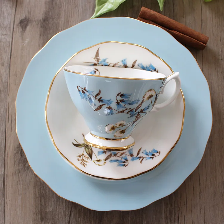 Креативный чайный набор из костяного фарфора с цветочной чашкой и блюдцем, набор керамических кофейных чашек, британская черная чайная чашка, Китайский Свадебный чайный набор