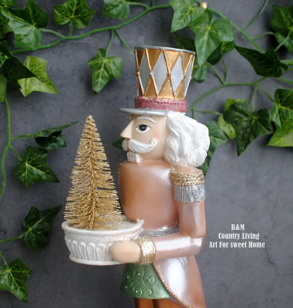 

European vintage style nutcracker soldier Christmas tree unique temperament and ornament ornaments resin handicraft