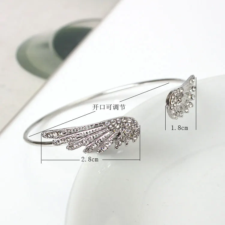 

Korean version of fashion jewelry with crystal angel wings bracelet personality alloy open flash bracelet wholesale