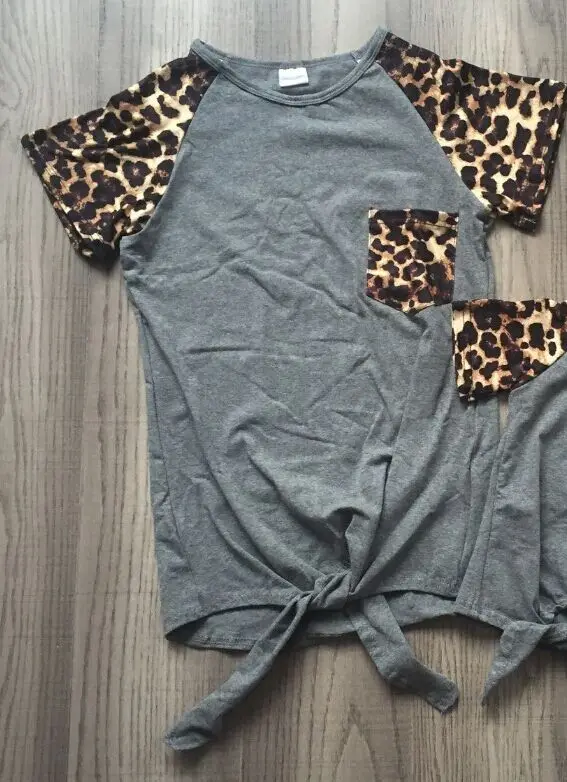 Летняя детская одежда для маленьких девочек эксклюзивная футболка с короткими рукавами, серая футболка с леопардовым принтом и карманом для всей семьи - Цвет: grey mommy